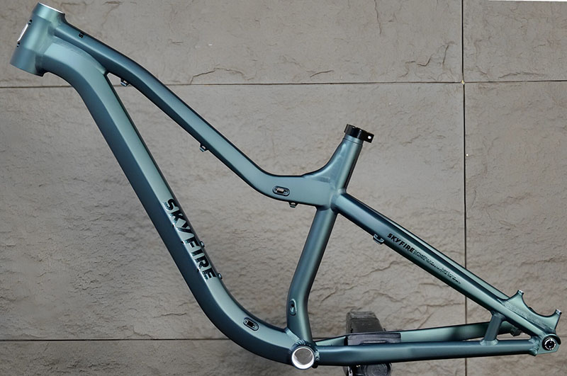 レーストラックアルミバイクフレーム、合金スルーアクスル、マウ - Mountain Biking In The Uk のレビューと価格